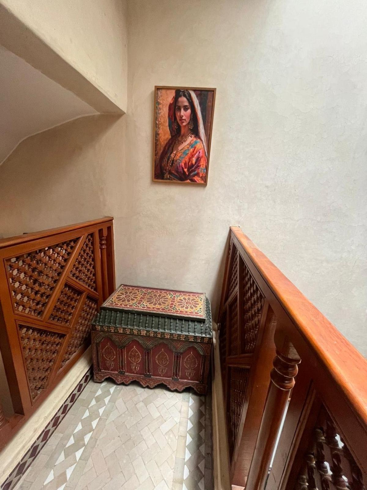 Riad Amazing Amazigh Avec Jacuzzi Petit Dejeuner Compris Avec Aussi Chambres Familiales Pres De La Place Jemaa El Fna Marrakesh Eksteriør bilde