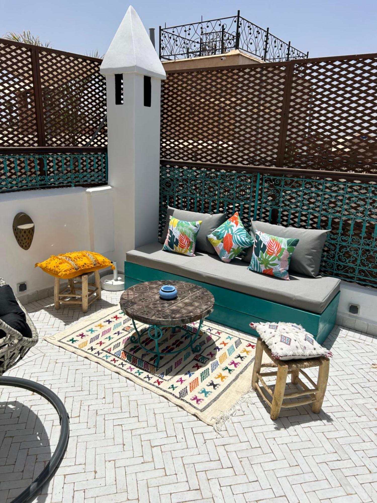 Riad Amazing Amazigh Avec Jacuzzi Petit Dejeuner Compris Avec Aussi Chambres Familiales Pres De La Place Jemaa El Fna Marrakesh Eksteriør bilde