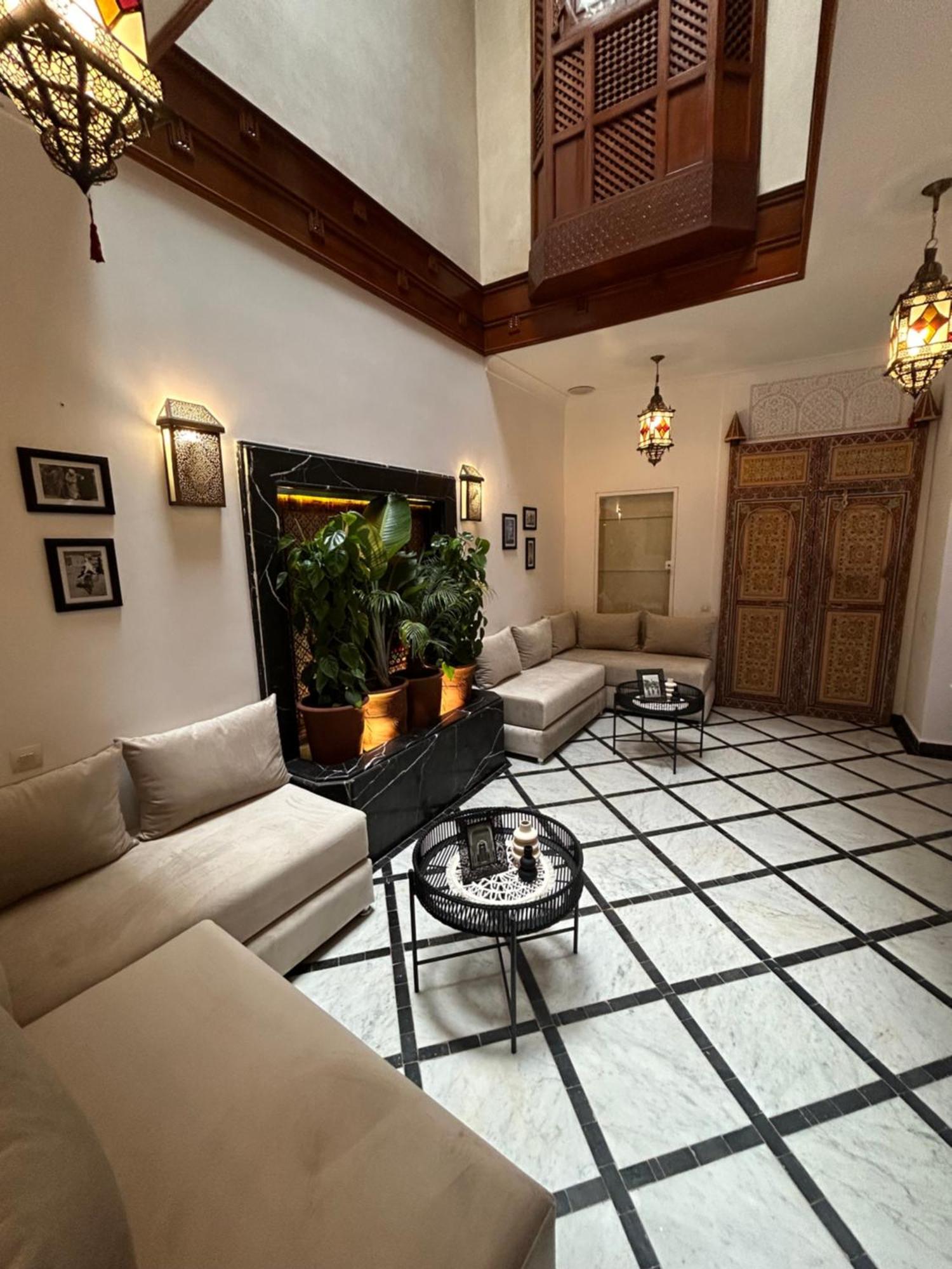 Riad Amazing Amazigh Avec Jacuzzi Petit Dejeuner Compris Avec Aussi Chambres Familiales Pres De La Place Jemaa El Fna Marrakesh Eksteriør bilde