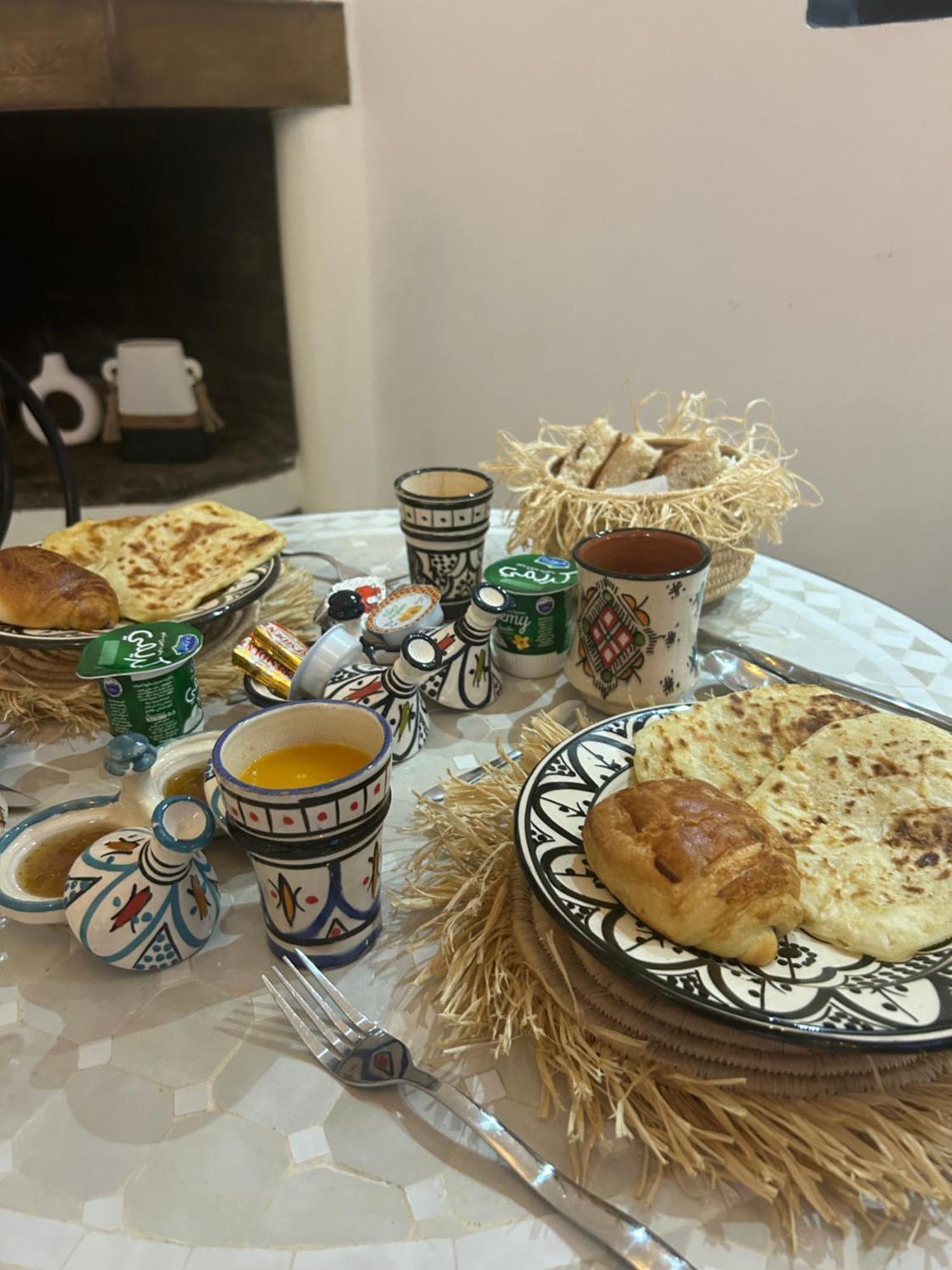 Riad Amazing Amazigh Avec Jacuzzi Petit Dejeuner Compris Avec Aussi Chambres Familiales Pres De La Place Jemaa El Fna Marrakesh Eksteriør bilde