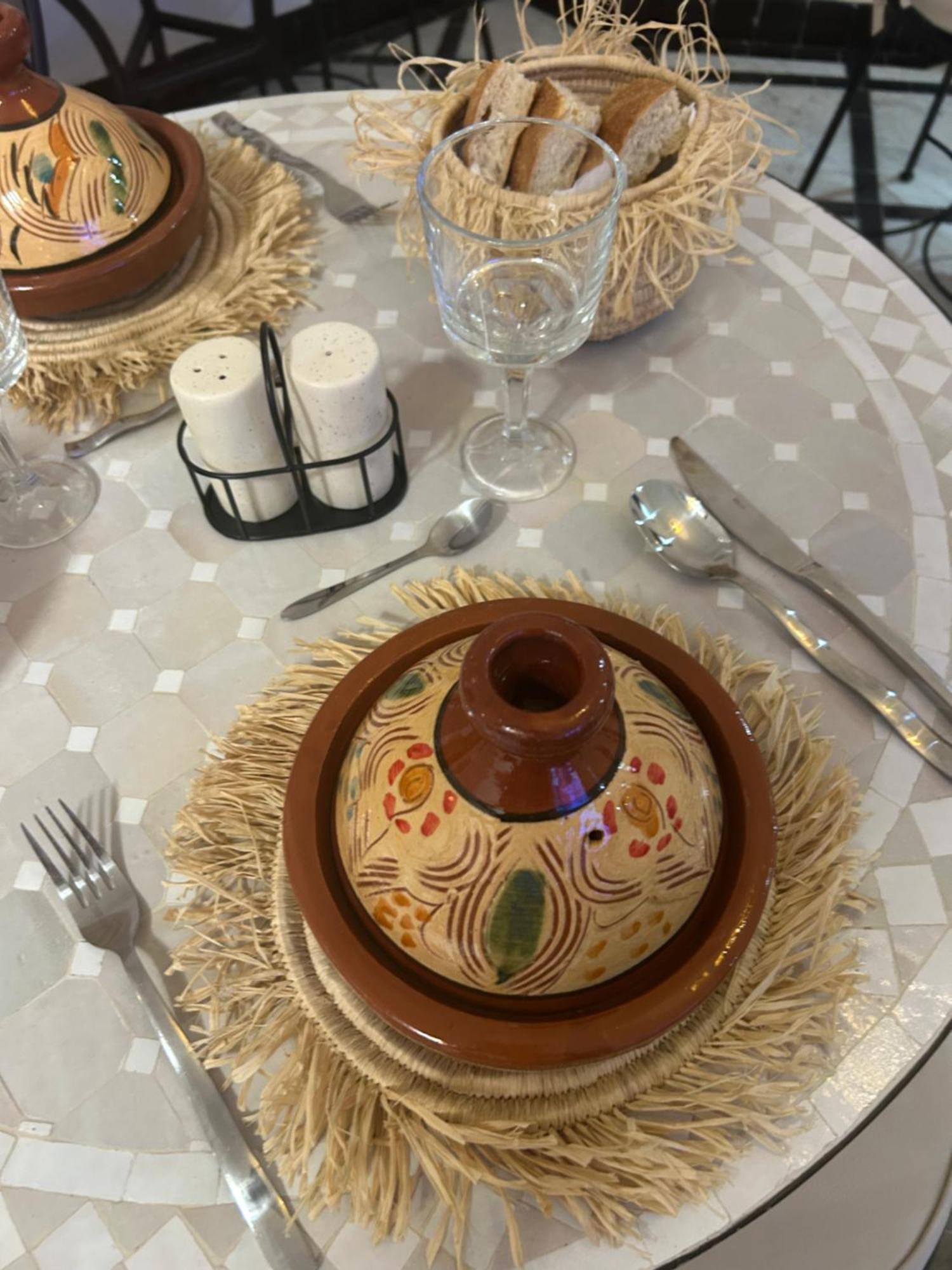 Riad Amazing Amazigh Avec Jacuzzi Petit Dejeuner Compris Avec Aussi Chambres Familiales Pres De La Place Jemaa El Fna Marrakesh Eksteriør bilde