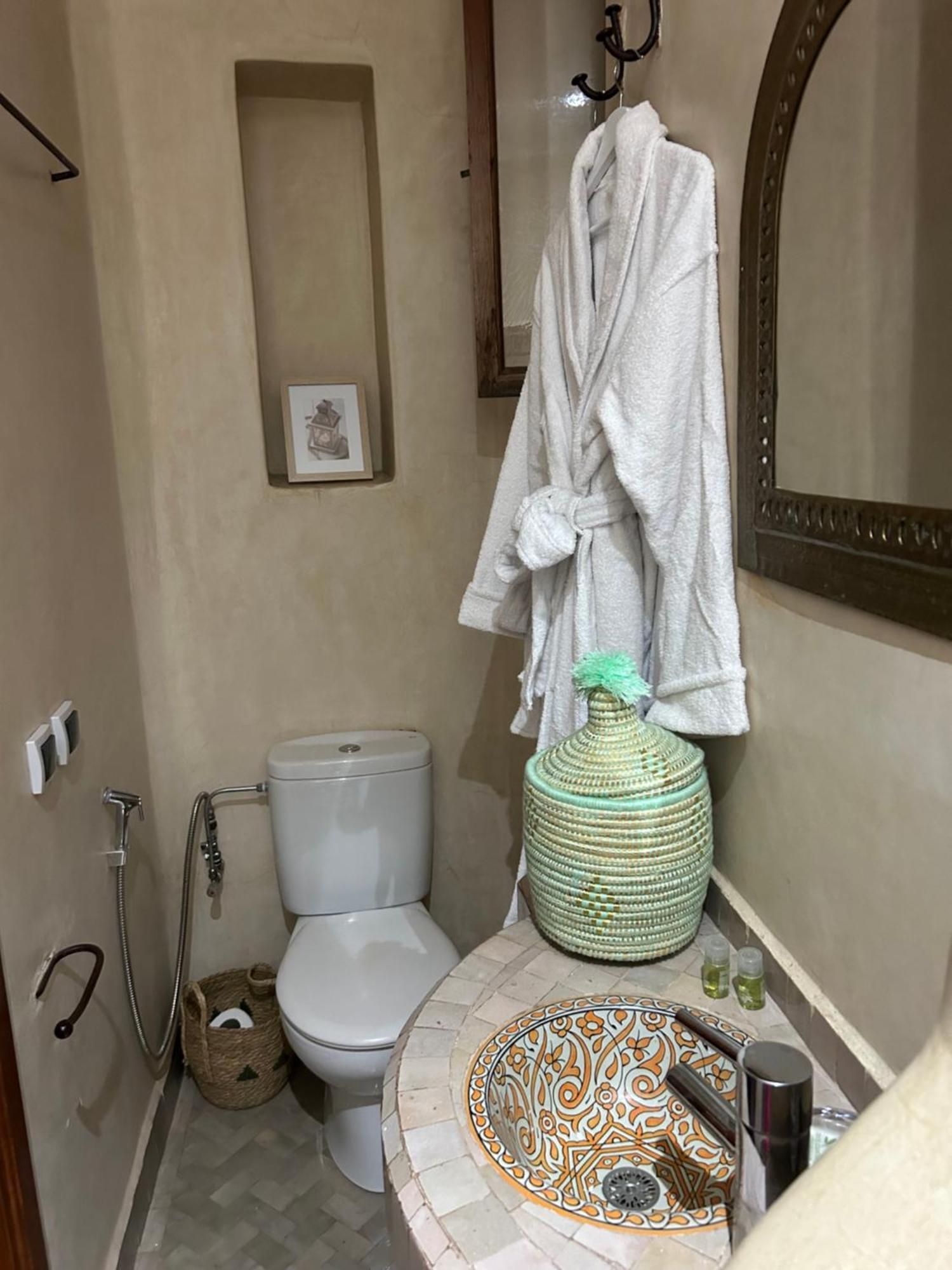 Riad Amazing Amazigh Avec Jacuzzi Petit Dejeuner Compris Avec Aussi Chambres Familiales Pres De La Place Jemaa El Fna Marrakesh Eksteriør bilde