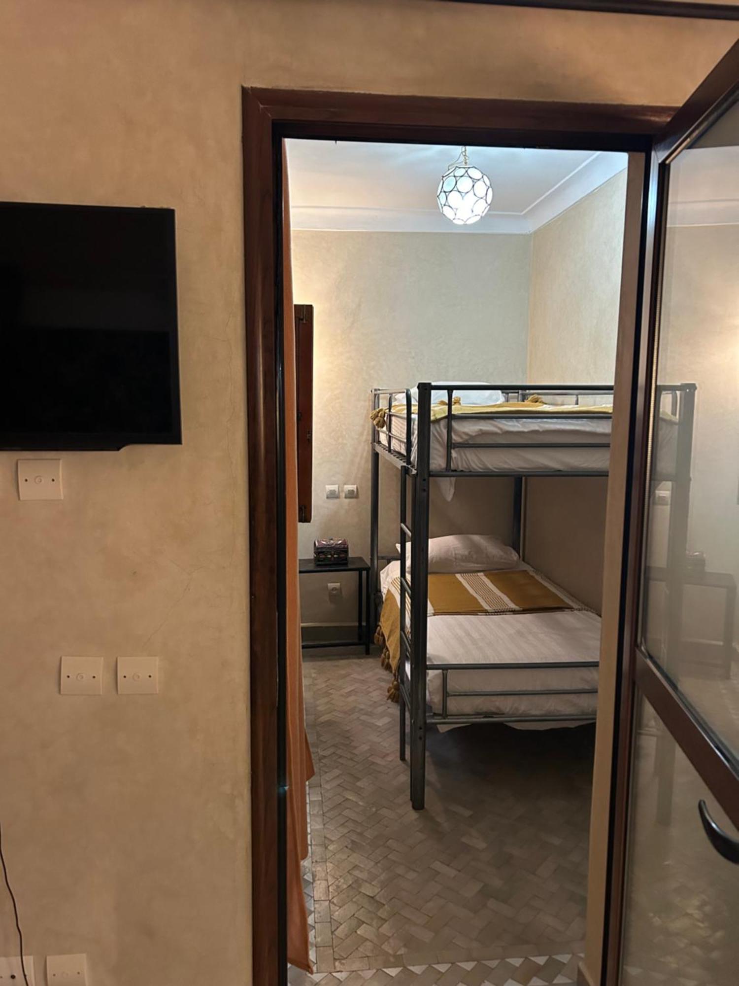Riad Amazing Amazigh Avec Jacuzzi Petit Dejeuner Compris Avec Aussi Chambres Familiales Pres De La Place Jemaa El Fna Marrakesh Eksteriør bilde