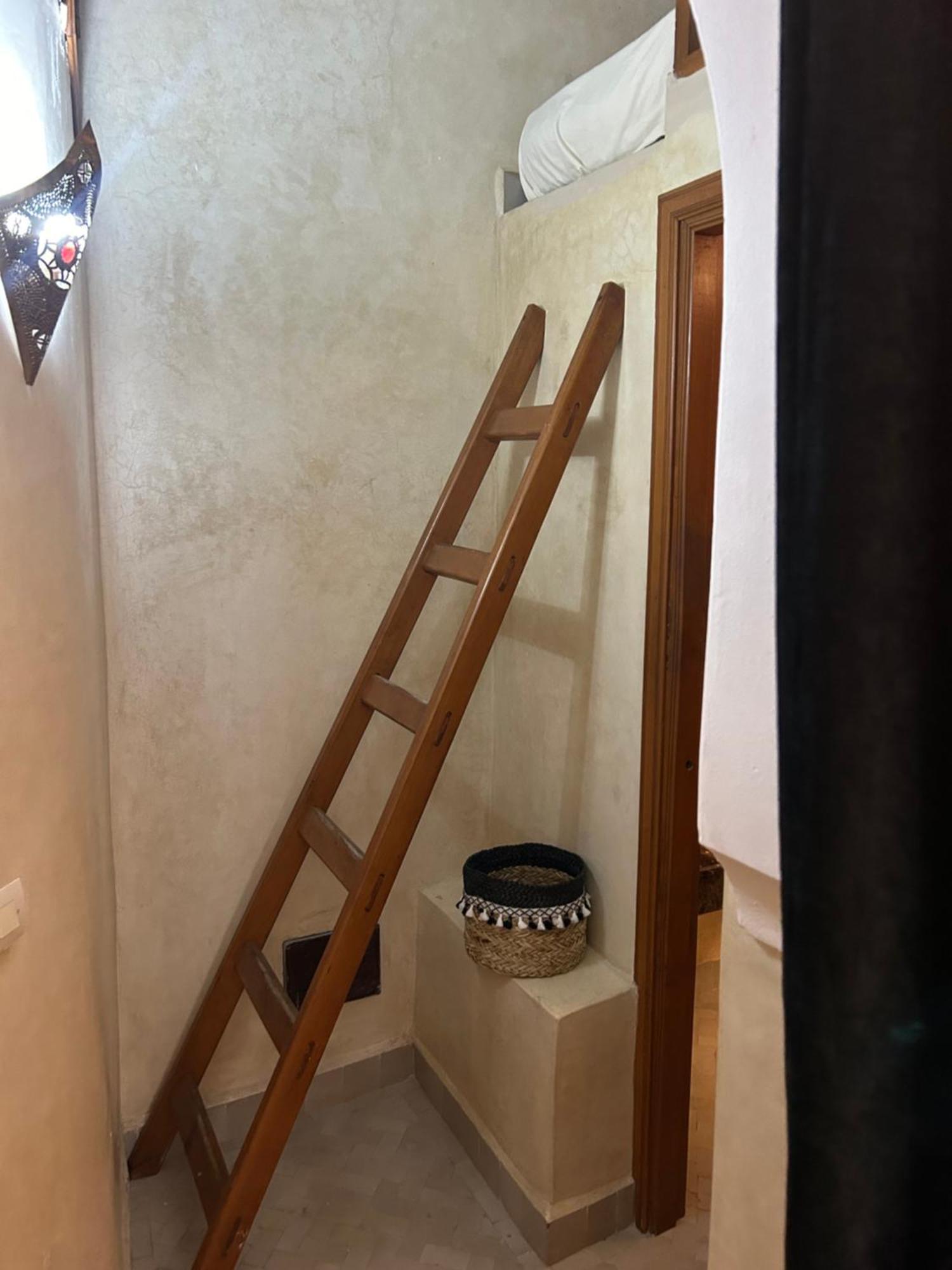 Riad Amazing Amazigh Avec Jacuzzi Petit Dejeuner Compris Avec Aussi Chambres Familiales Pres De La Place Jemaa El Fna Marrakesh Eksteriør bilde