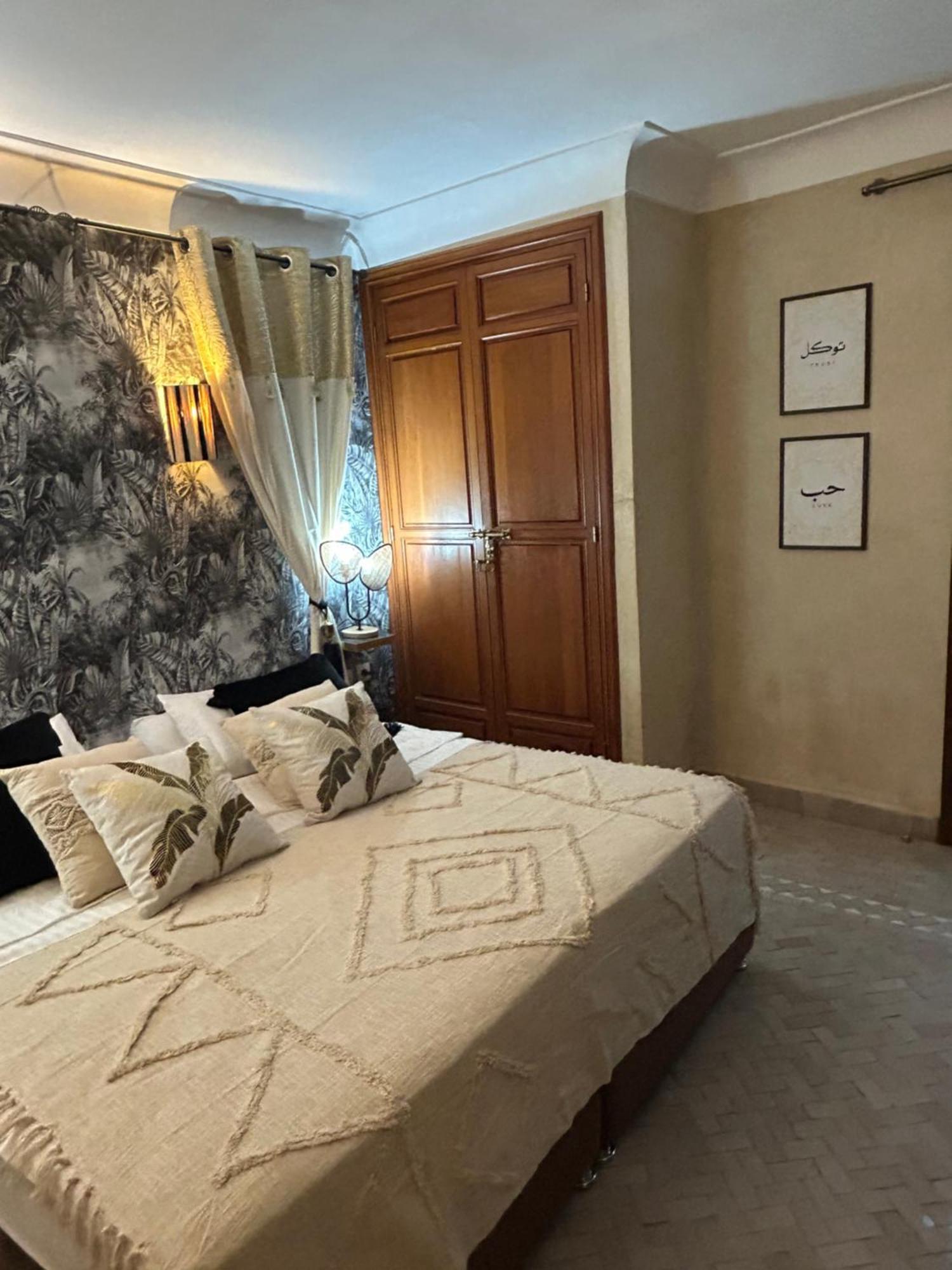 Riad Amazing Amazigh Avec Jacuzzi Petit Dejeuner Compris Avec Aussi Chambres Familiales Pres De La Place Jemaa El Fna Marrakesh Eksteriør bilde