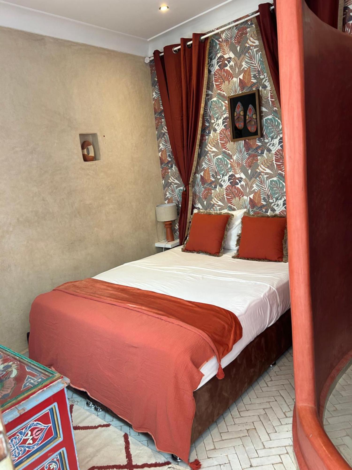 Riad Amazing Amazigh Avec Jacuzzi Petit Dejeuner Compris Avec Aussi Chambres Familiales Pres De La Place Jemaa El Fna Marrakesh Eksteriør bilde