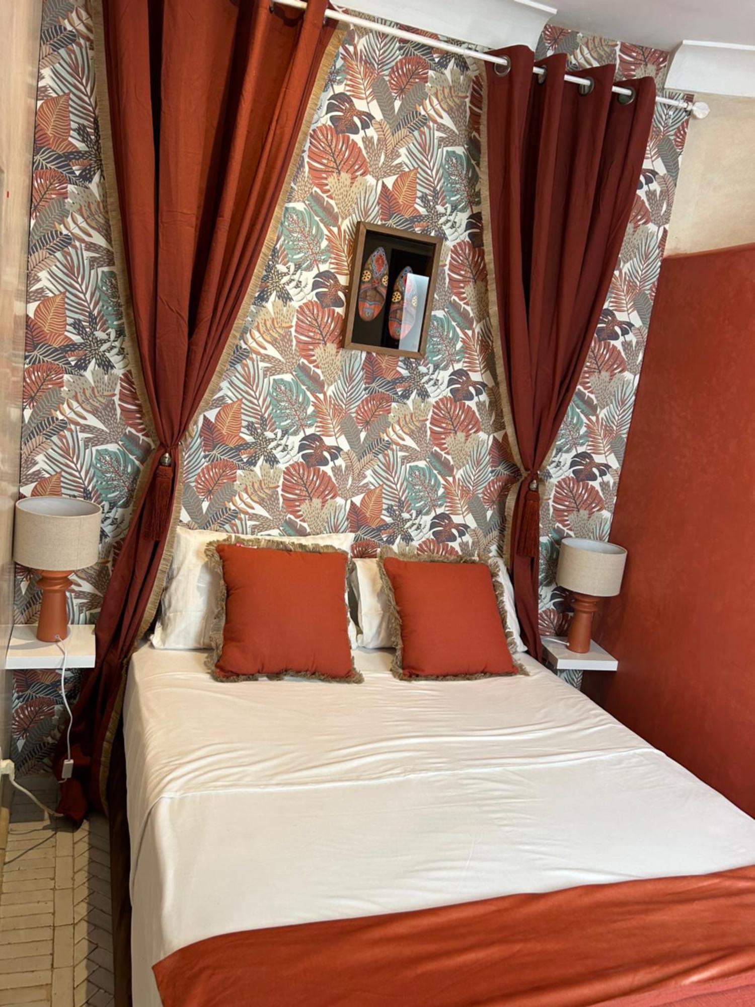 Riad Amazing Amazigh Avec Jacuzzi Petit Dejeuner Compris Avec Aussi Chambres Familiales Pres De La Place Jemaa El Fna Marrakesh Eksteriør bilde