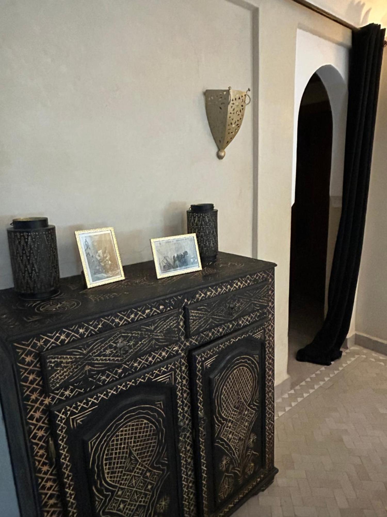 Riad Amazing Amazigh Avec Jacuzzi Petit Dejeuner Compris Avec Aussi Chambres Familiales Pres De La Place Jemaa El Fna Marrakesh Eksteriør bilde