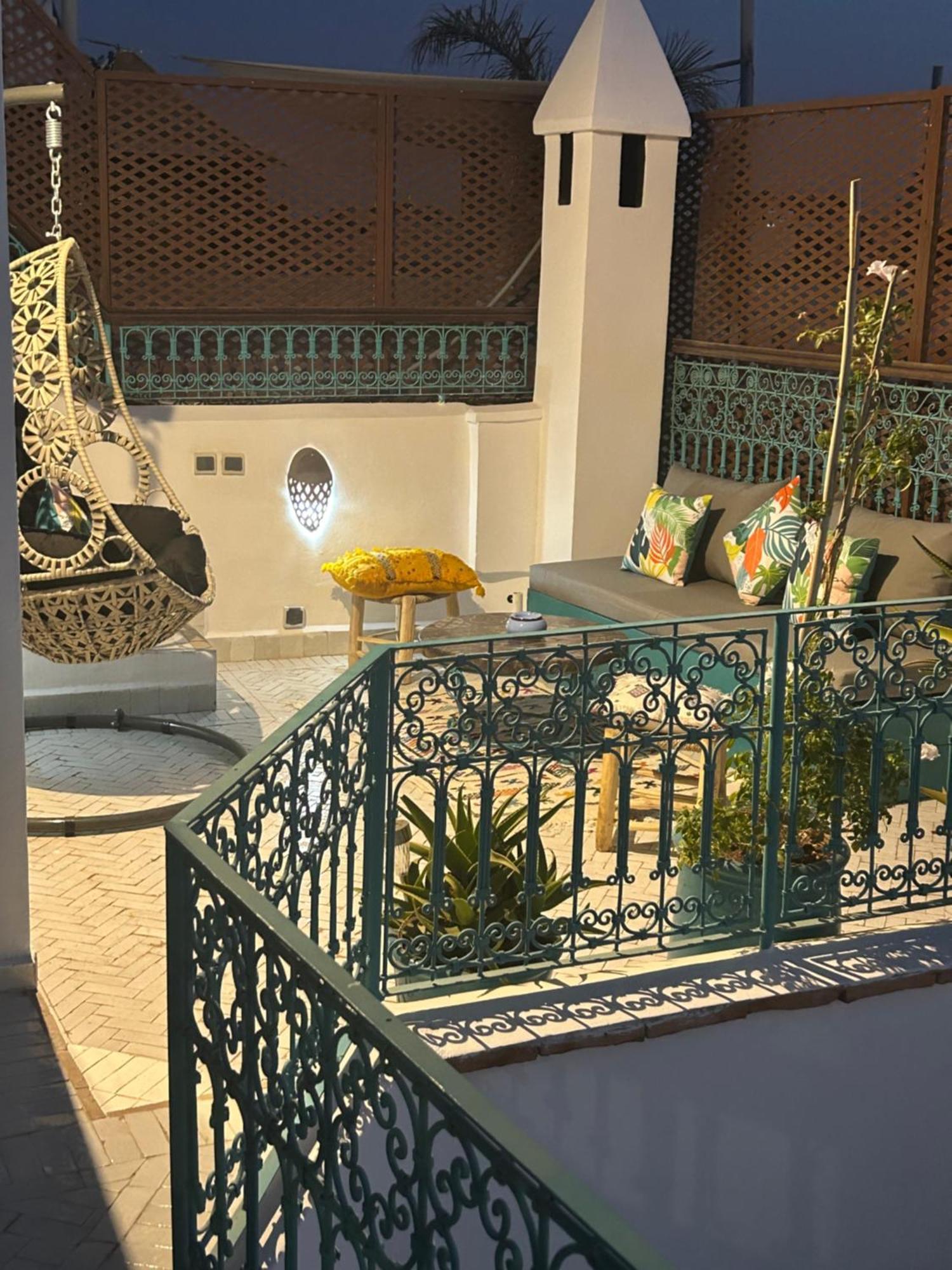 Riad Amazing Amazigh Avec Jacuzzi Petit Dejeuner Compris Avec Aussi Chambres Familiales Pres De La Place Jemaa El Fna Marrakesh Eksteriør bilde