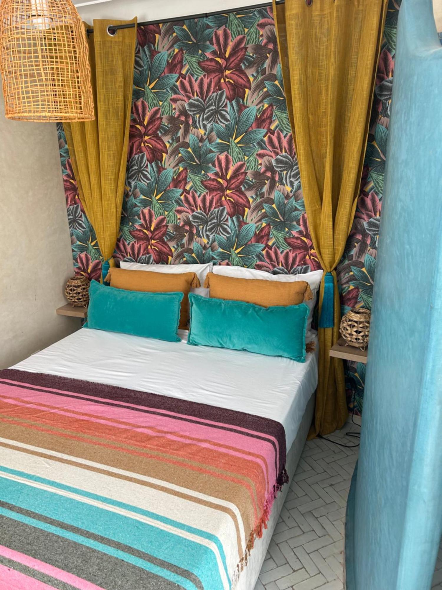 Riad Amazing Amazigh Avec Jacuzzi Petit Dejeuner Compris Avec Aussi Chambres Familiales Pres De La Place Jemaa El Fna Marrakesh Eksteriør bilde