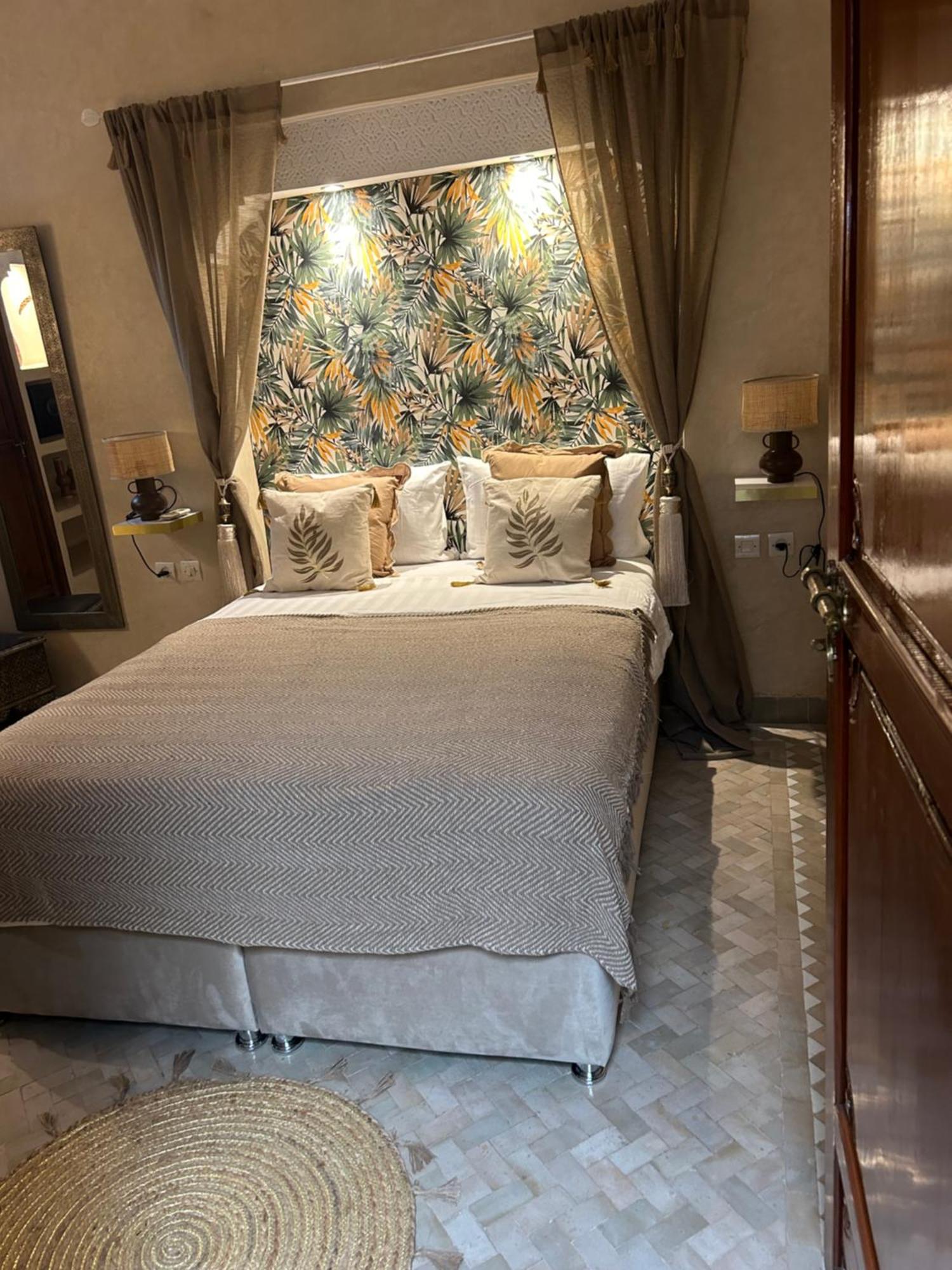 Riad Amazing Amazigh Avec Jacuzzi Petit Dejeuner Compris Avec Aussi Chambres Familiales Pres De La Place Jemaa El Fna Marrakesh Eksteriør bilde